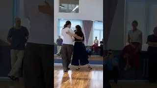 Калесита со сменой веса крестами вперед. Аргентинское танго. #bogdantango #tango #богдантанго #танго