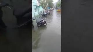 Chennai heavy rain water blocked in road. சென்னையில் கனமழையால் சாலையில் தண்ணீர்