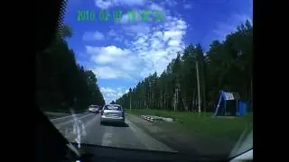 чувак не пропустил тачку на трассе.