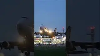 Singapore Airlines Boeing 747-400F night departure at Schiphol #planespotting #aviation #shorts