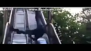 вот  как взрослый мужик впервые едет  с детской горки