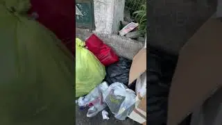 Aci Trezza: emergenza rifiuti in via Litteri.