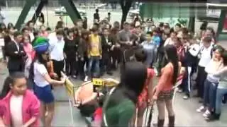 深圳数名女子性感上街自称