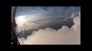 Красивая прогулка среди облаков.