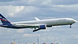 Boeing 777 - A dangerous roll right at the runway, the first one scared me, the rest got used well.