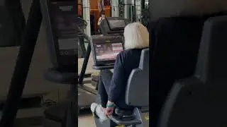 Бабуля смотрит Бельчиков