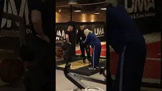 мастер спорта притворился дедом в зале