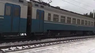 Електропоїзд ЕД2Т-110 сполученням Слов'янськ - Ізюм відправляється з з. п. Підгірки