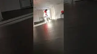 Таля на занятии у хендлера