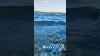 рыбы нет) может из-за волн