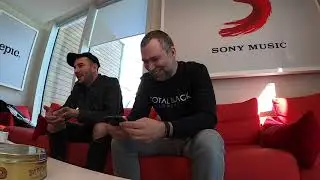 Junior Cally risponde alle domande dei lettori.