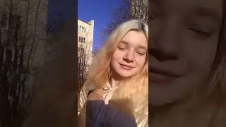 Я решила по фоткаться на собачьих какашках)