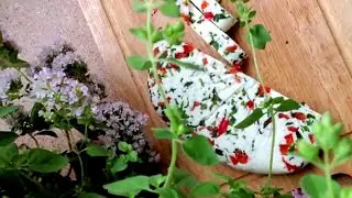 Домашний сыр с паприкой и зеленью