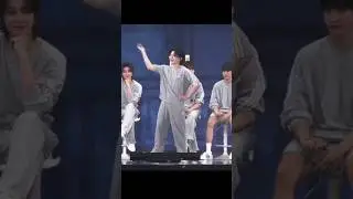 Woozi's footwork in HOW SWEET 😩 #woozi #seventeen #caratland #howsweet #shorts