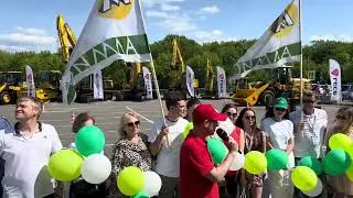 Команда "Алмис" на соревнованиях операторов тяжелой техники в Кирове.