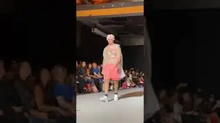 Пранкер проник на подиум Недели Моды в Нью Йорке