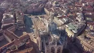 O mia bella Madunina : Dedicata a Milano che come Napoli attraversa momenti difficili.