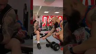 Бицепс через колено Прокачка рук Старая школа #качки #powerlifting #bodybuilding #какнакачаться