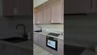Классическая, современная кухня с МДФ крашеного цвета Капучино.Столешница и фартук под дерево.