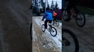 ВЛЕТЕЛИ В ЗАБОР 