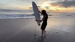 #Bali #Canggu Berawa strand 🏖️| Batu Bolong-strand 🏖️| bood rustgevende scènes rond zonsondergang 🌅.