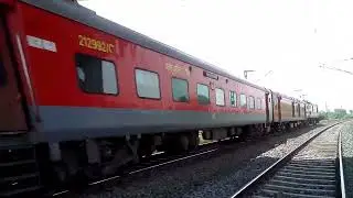 02564 Humsafar Express (New Delhi - Barauni)