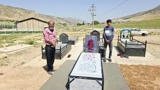 The bitter moment of installing the tombstone of Narges' niece | With the help and support of Davoud