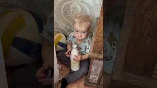 Коля спрятался с кефиром 