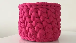 Making a round basket with a braided yarn model -1