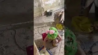 14 розеток в комнате, мало?