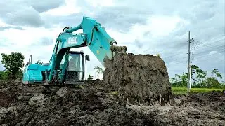 Menggali Lumpur Untuk Platform Kerja Pondasi Dalam ( Kobelco -8 & Komatsu PC 200 )