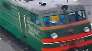 Поезд взорвался в депо (Sasha РЖД Play).