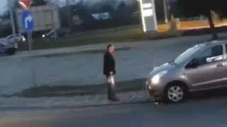 Парень прикололся над водителями