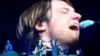 Keith Urban singing Everybody in Lexington
