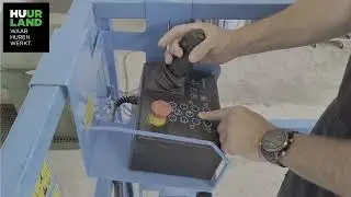 Hoe bedien ik de stempels/stabilisatoren van een schaarlift 12 m? Huurland - instructievideo
