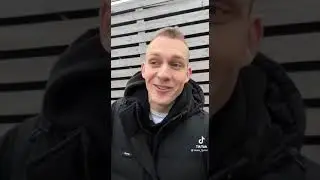 Молодой русский парень, все разложил по полочкам