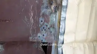 Взлом двери рашистами в с. Ольховка. Стрельба в двери.