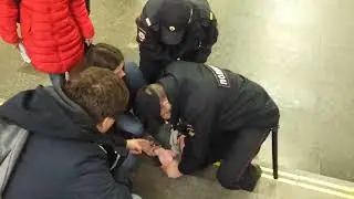 В метро Превышение полномочий