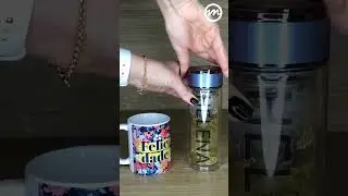 A Garrafa de vidro com infusor e tampa Perolizada 300ml Metalnox