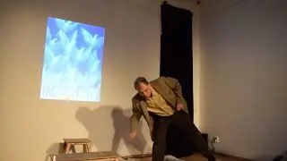 Отрывок 2." Мне нравится, что у народа моей страны глаза такие пустые и выпуклые.