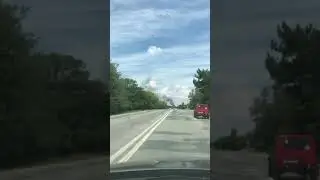 Машина горит на дороге в Крыму!!!жесть не повезло Мерседес