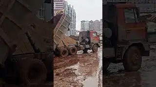Самосвал выгрузка при помощи экскаватора