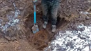МЕТАЛЛ КОПАЕМ ДВА ВЕЧЕРА В ОДНОМ МЕСТЕ. ТРАКТОР НЕ НУЖЕН ЕСТЬ ДИМОН С ЛОПАТОЙ )))
