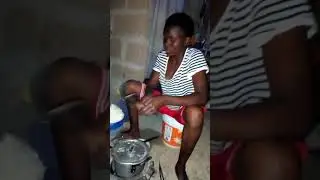 mwana anayejua kupika ugali kuliko wote dunia huyu hapa