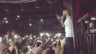 L'One ,я сзади на плечах у чувака!!!!!