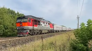 ТЭП70-0548 с пассажирским поездом