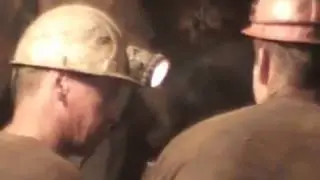 Горняки  в Шахте. Ручная сила !