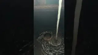 Garbage disposal without a splash guard in slow motion