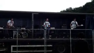 Hot Japanese Girl live at Out the Box festival 2011 (2)