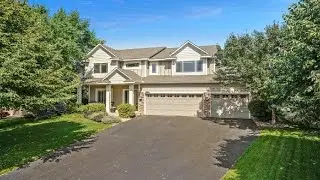 11392 Redwood Curve, Woodbury, MN Presented by Kim Ziton.